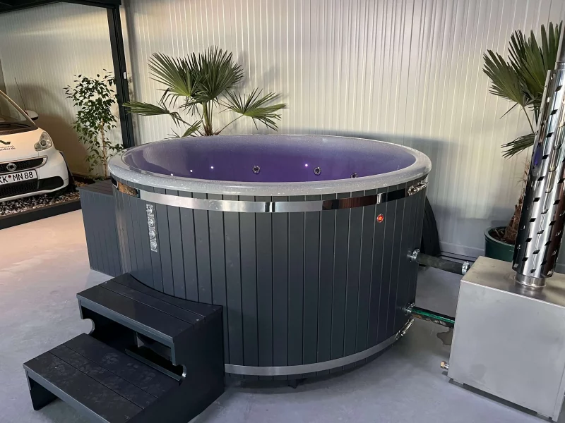 Hot Tub im Showroom von Spavio in Krefeld